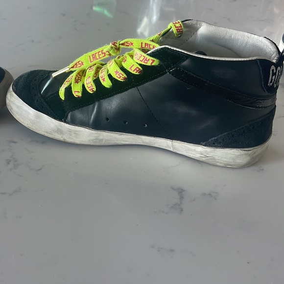 Slightly worn but in great shape. Authentic golden goose sneakers - Picture 7 of 8
